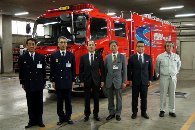 新型水槽付き消防ポンプ自動車