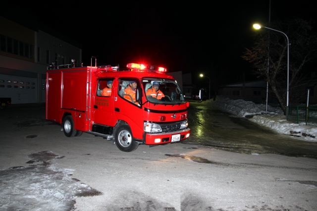 町内巡視を行う消防団車両の画像