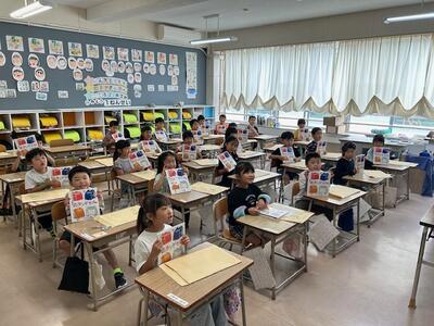 これからも本に親しんでいきます。（19日・水曜日　1年　ブックサード）の画像2