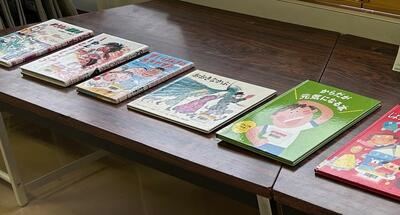 思わず本を手に取りたくなる工夫がありました。（図書室企画展示）の画像4