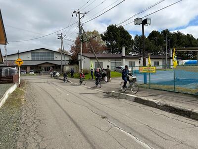 安全な自転車の乗り方、歩行の仕方について学びました（交通安全教室）の画像2