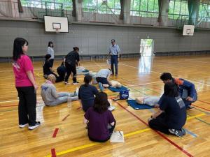 旭小学校体育館での救命救急講習1