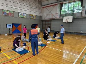 旭小学校体育館での救命救急講習2