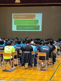 真剣に聞いています