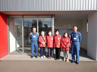職員と女性防火クラブ員2