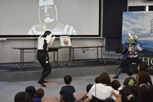 ヒーローおはなし会ミニヒーローショー写真