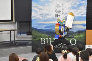 ヒーローおはなし会ミニヒーローショー写真