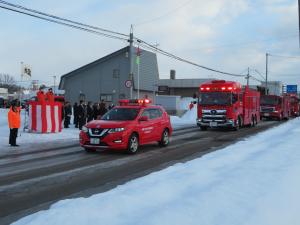 消防車両による観閲行進
