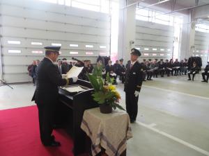 津別消防団長から永年勤続者へ表彰状の伝達