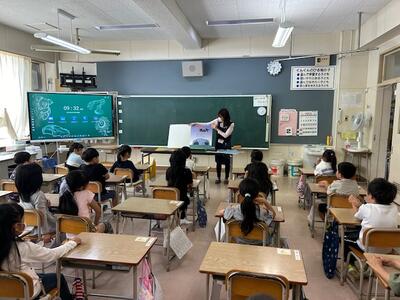 これからも本に親しんでいきます。（19日・水曜日　1年　ブックサード）の画像1