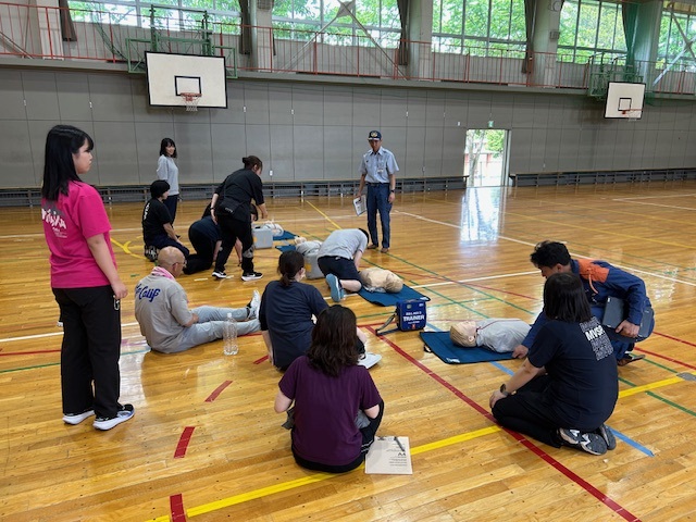 旭小学校体育館での救命救急講習1