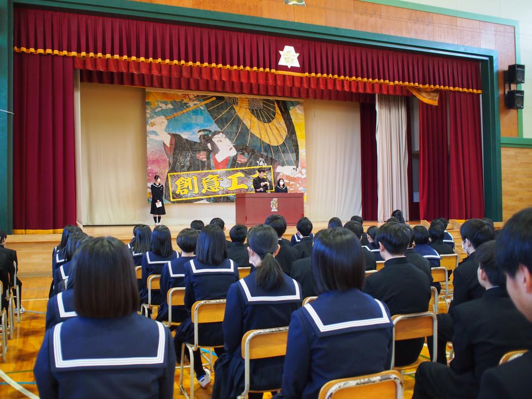 学年代表が発表しています